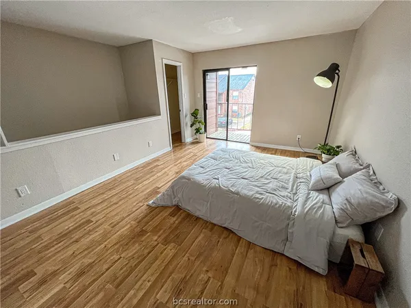 $1,000 | 904 University Oaks Boulevard, Unit 42, College Station, TX 77840