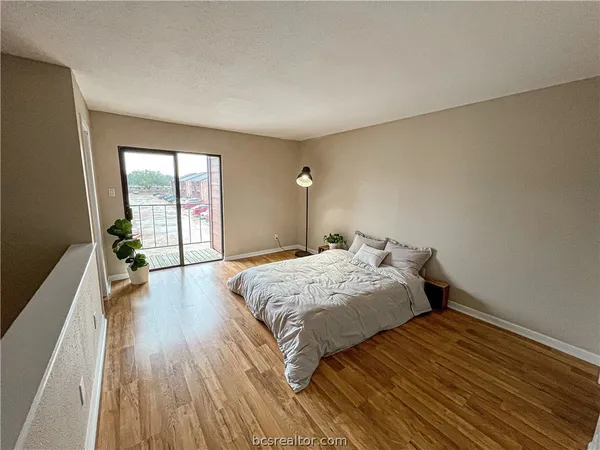 $1,000 | 904 University Oaks Boulevard, Unit 42, College Station, TX 77840