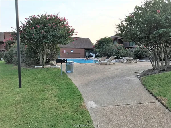$1,000 | 904 University Oaks Boulevard, Unit 42, College Station, TX 77840