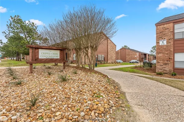 $1,000 | 904 University Oaks Boulevard, Unit 42, College Station, TX 77840