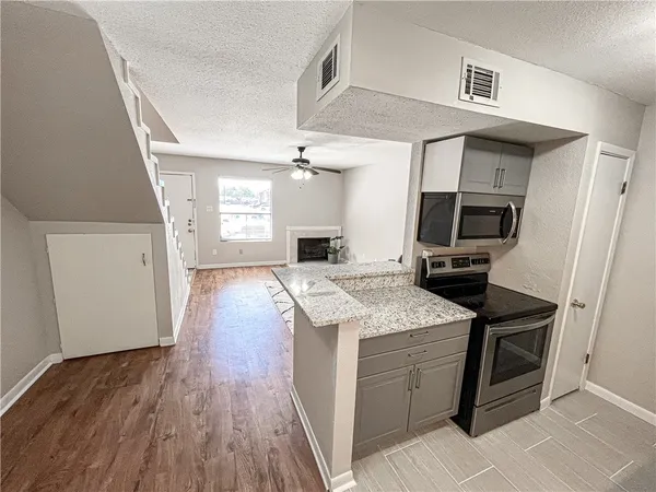 $1,000 | 904 University Oaks Boulevard, Unit 42, College Station, TX 77840