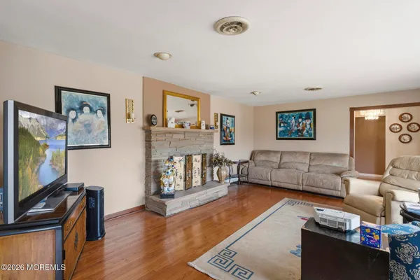 $840,000 | 864 Breezy Oaks Drive, Toms River, NJ 08753