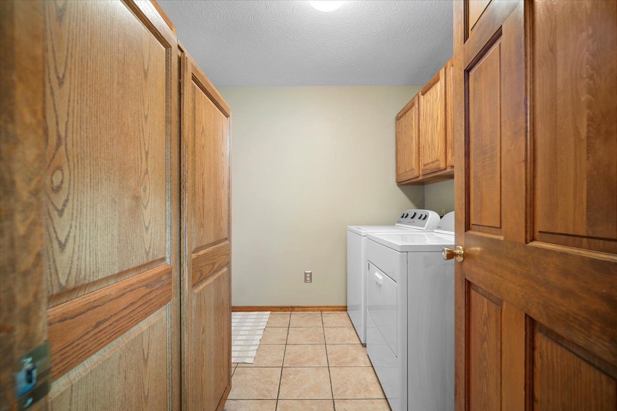 3217 Eagle Crest Road Bloomington, IL 61704 - Photo 12 of 39 Gallery Image 12