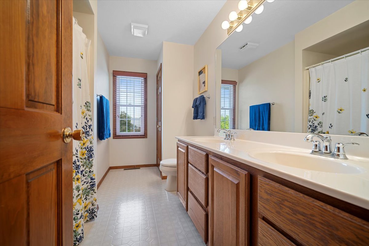 3217 Eagle Crest Road Bloomington, IL 61704 - Photo 18 of 39 Gallery Image 18