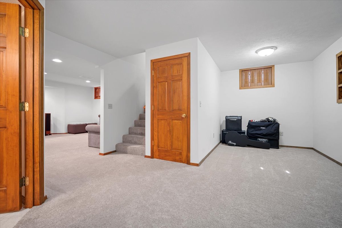 3217 Eagle Crest Road Bloomington, IL 61704 - Photo 26 of 39 Gallery Image 26