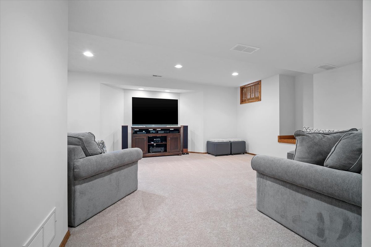 3217 Eagle Crest Road Bloomington, IL 61704 - Photo 29 of 39 Gallery Image 29