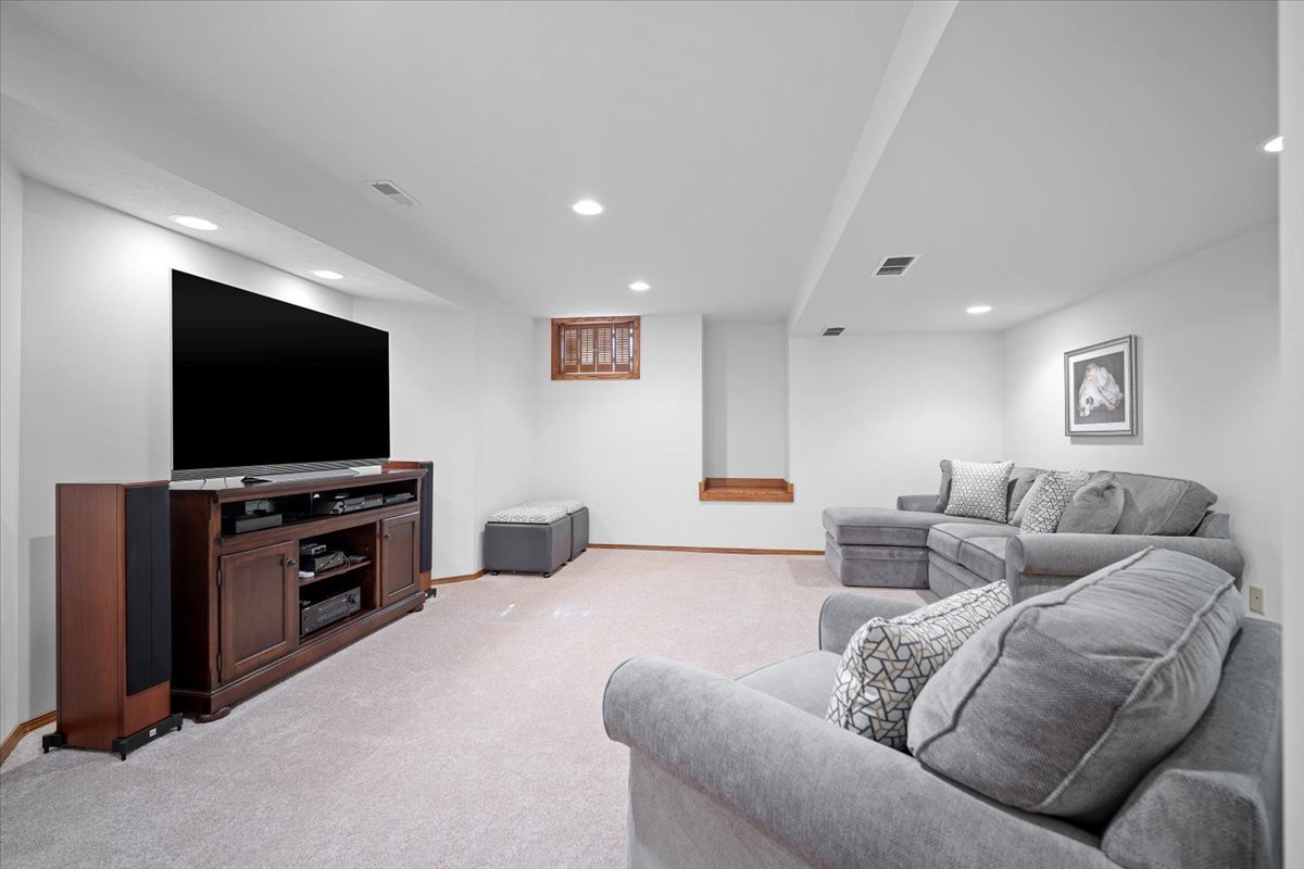 3217 Eagle Crest Road Bloomington, IL 61704 - Photo 33 of 39 Gallery Image 33