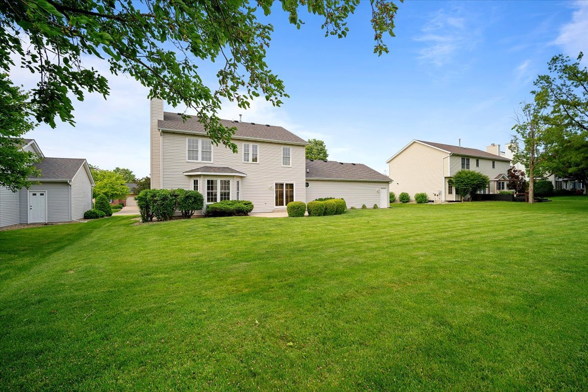 3217 Eagle Crest Road Bloomington, IL 61704 - Photo 36 of 39 Gallery Image 36