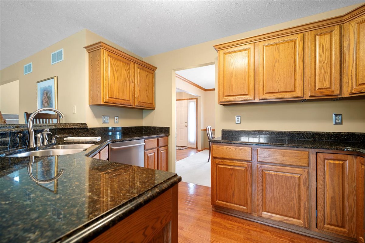 3217 Eagle Crest Road Bloomington, IL 61704 - Photo 8 of 39 Gallery Image 8