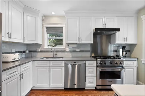 $525,000 | 201 North Maple Street, Mount Prospect, IL 60056