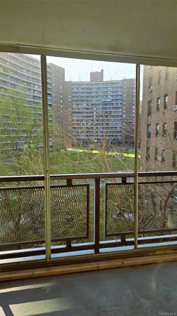 $460,000 | 61-15 98th Street, Unit 4H | Rego Park