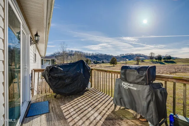 $239,000 | 1449 Independence Avenue, Mount Carmel, TN 37645