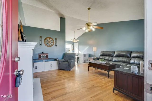 $239,000 | 1449 Independence Avenue, Mount Carmel, TN 37645