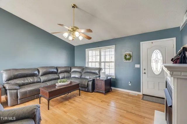 $239,000 | 1449 Independence Avenue, Mount Carmel, TN 37645