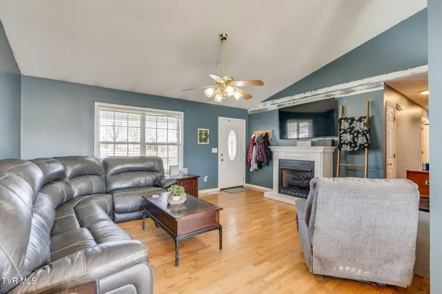 $239,000 | 1449 Independence Avenue, Mount Carmel, TN 37645