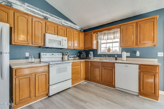 $239,000 | 1449 Independence Avenue, Mount Carmel, TN 37645