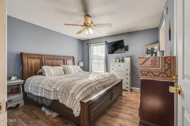 $239,000 | 1449 Independence Avenue, Mount Carmel, TN 37645