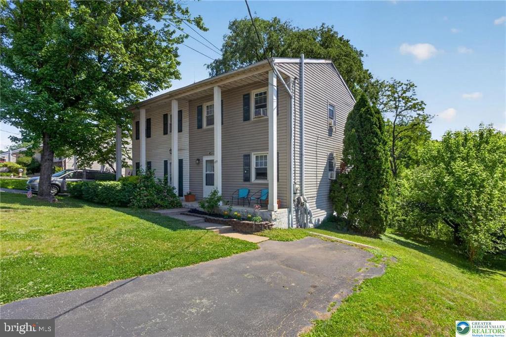 479 South 9th Street Akron, PA 17501 - Photo 3 of 33