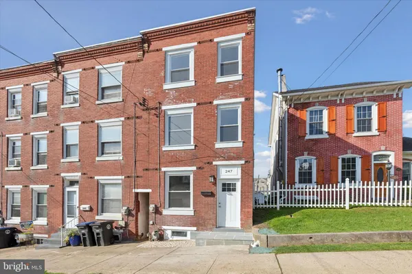 $3,450 | 247 East 6th Avenue, Conshohocken, PA 19428