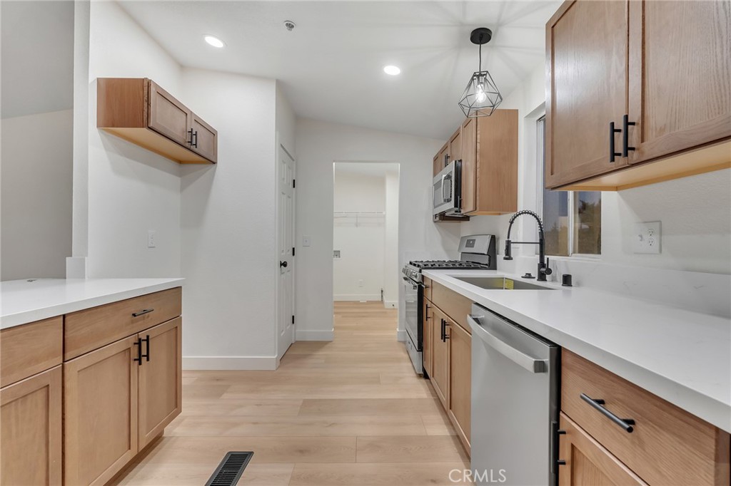 9572 Smith Road Phelan, CA 92371 - Photo 9 of 47 Gallery Image 9