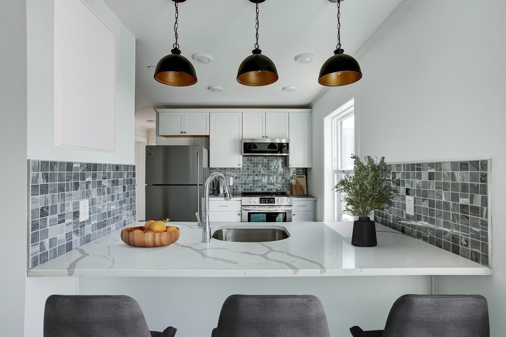 33 Leyden Street, Unit 6 Boston, MA 02128 - Photo 3 of 9