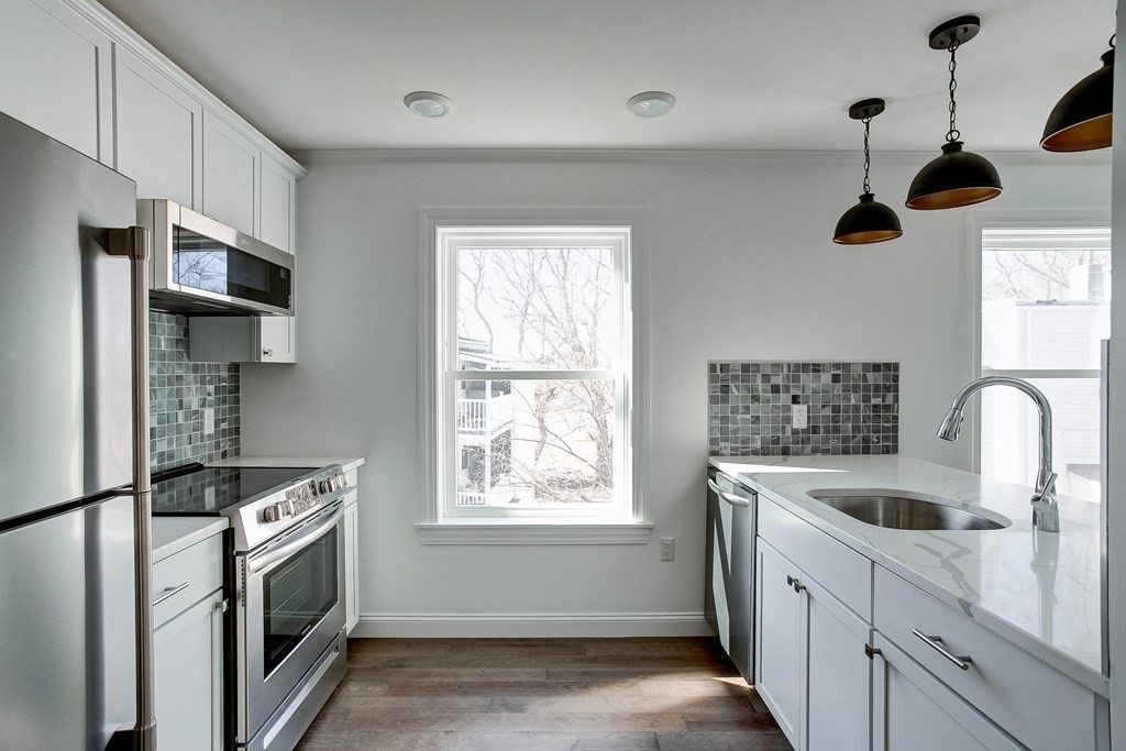 33 Leyden Street, Unit 6 Boston, MA 02128 - Photo 5 of 9