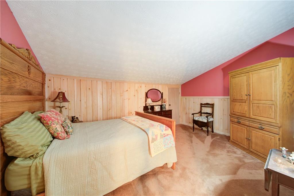 400 Matrix Circle Ellijay, GA 30540 - Photo 35 of 47 a bedroom with a bed and a closet