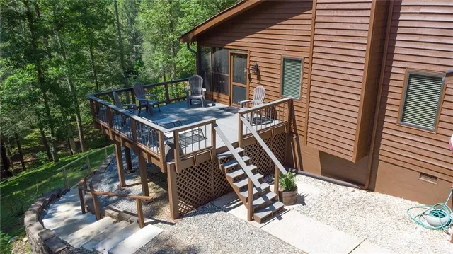 a view of a house with backyard