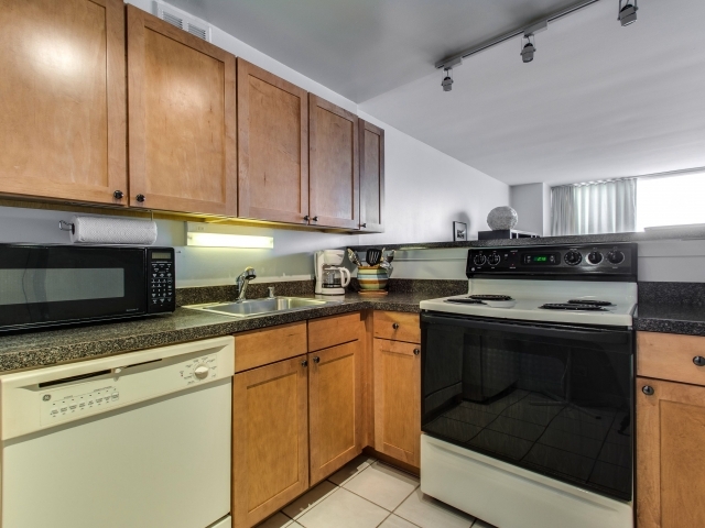 655 West Irving Park Road, Unit 1509 Chicago, IL 60613 - Photo 7 of 8