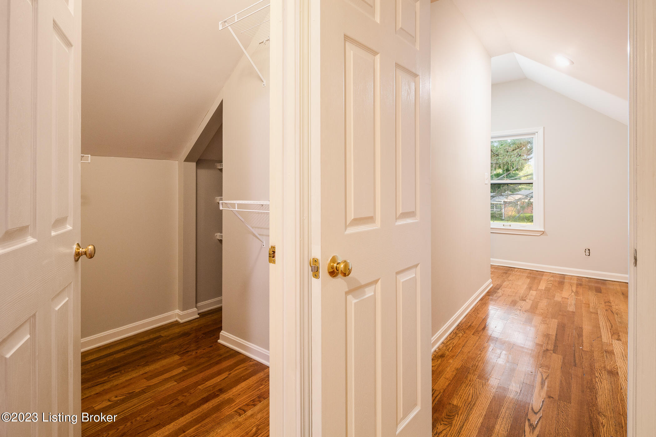 4321 Lincoln Road Louisville, KY 40220 - Photo 29 of 41 Second floor walk in closet