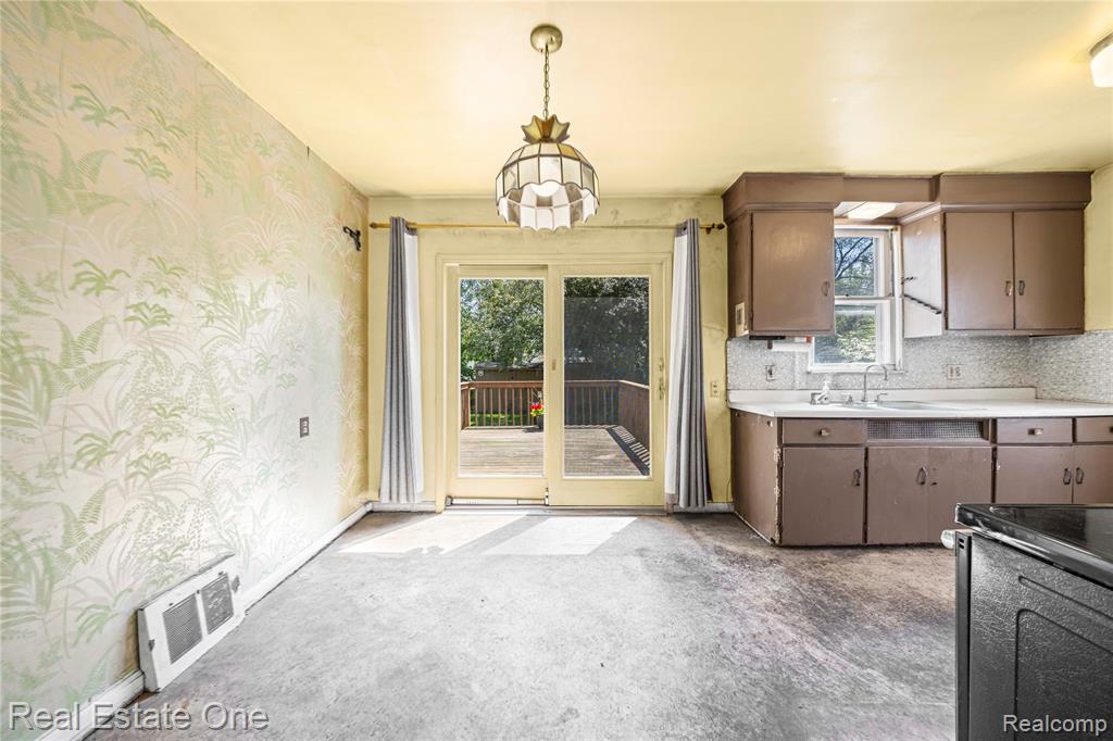 2209 Ridgemont Road Grosse Pointe Woods, MI 48236 - Photo 11 of 44