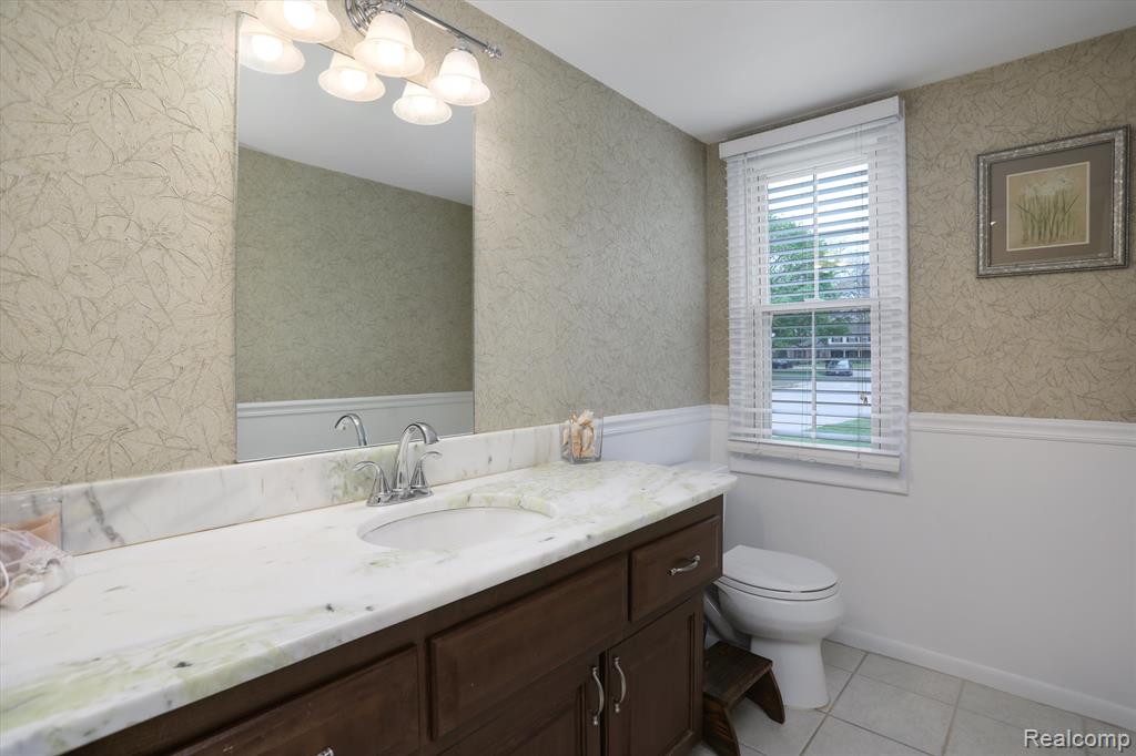 601 Lake Forest Road Rochester Hills, MI 48309 - Photo 17 of 40