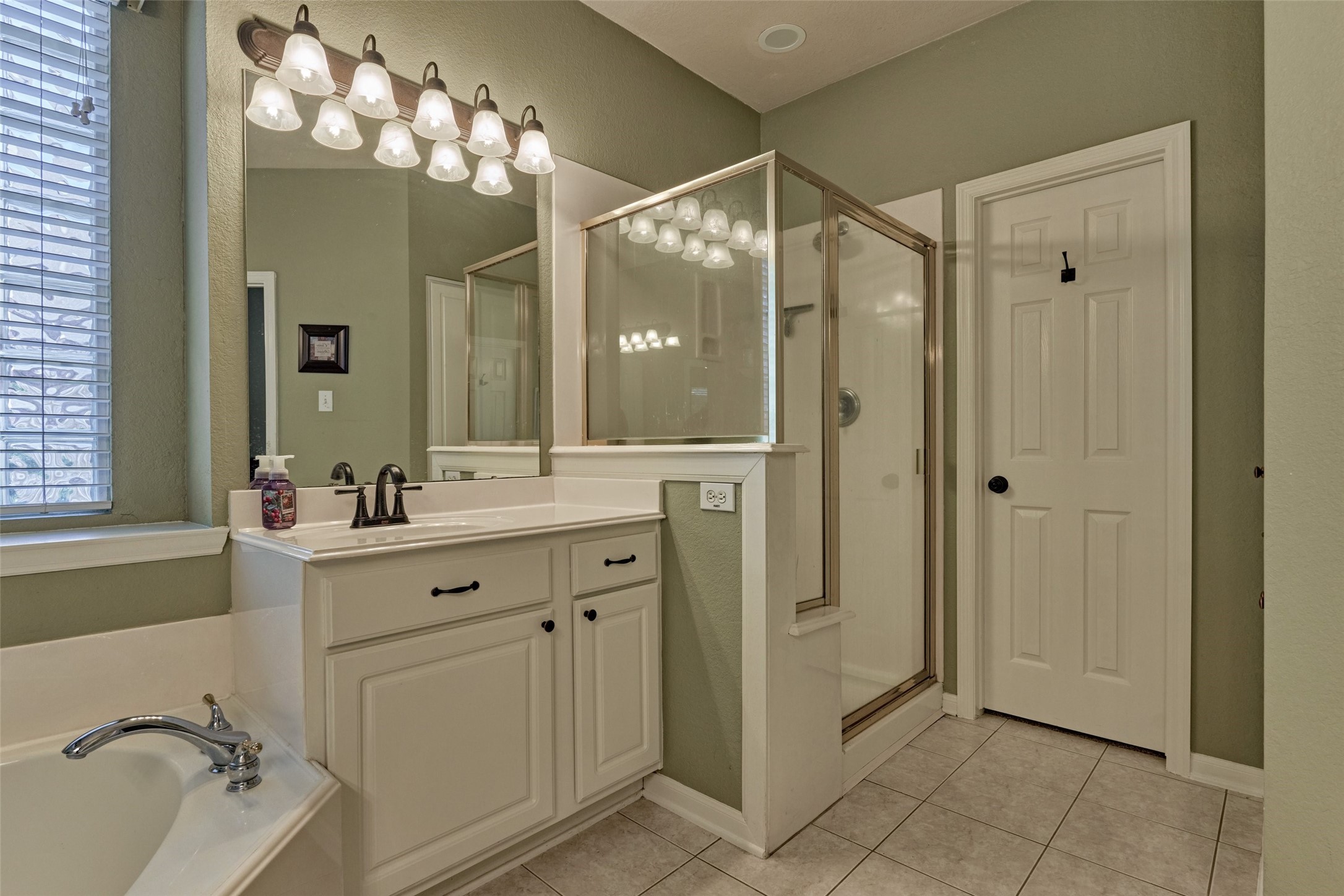 23 Weeping Spruce Place Conroe, TX 77384 - Photo 17 of 32