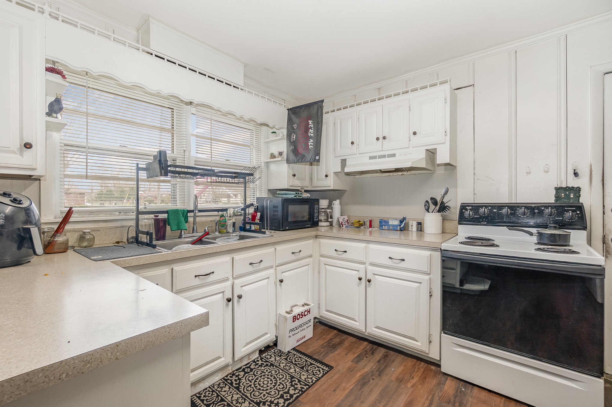 413 Dorris Avenue Springfield, TN 37172 - Photo 9 of 18 a kitchen with cabinets appliances and a sink