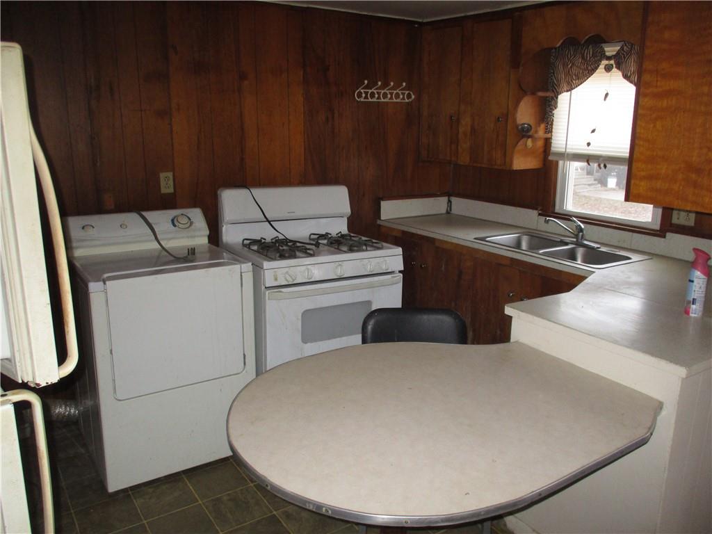 305 West Maple Street Columbus, KS 66725 - Photo 15 of 31