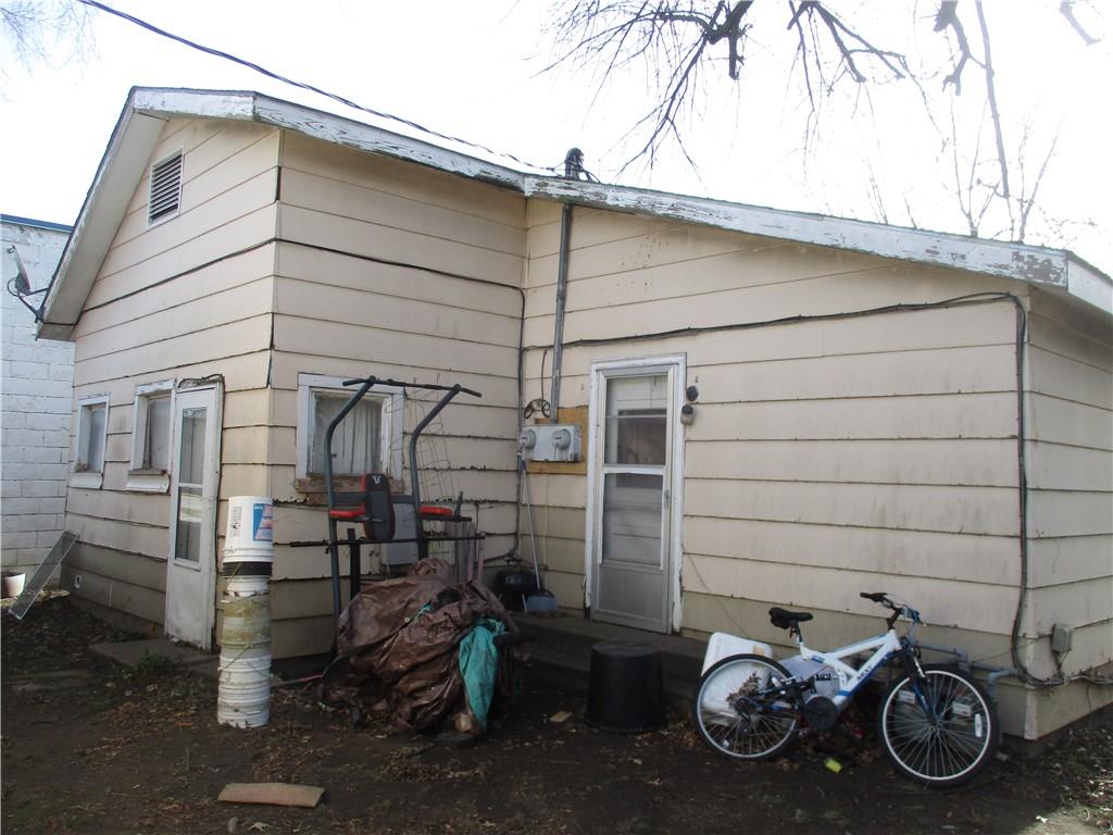 305 West Maple Street Columbus, KS 66725 - Photo 4 of 31