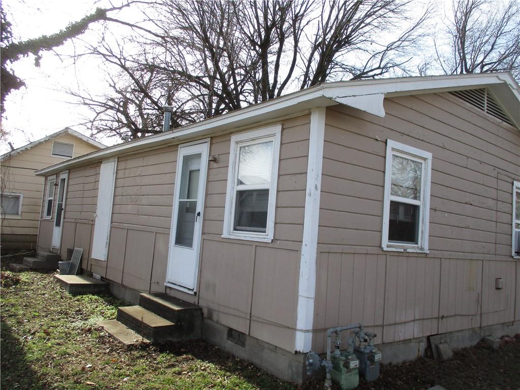 305 West Maple Street Columbus, KS 66725 - Photo 8 of 31