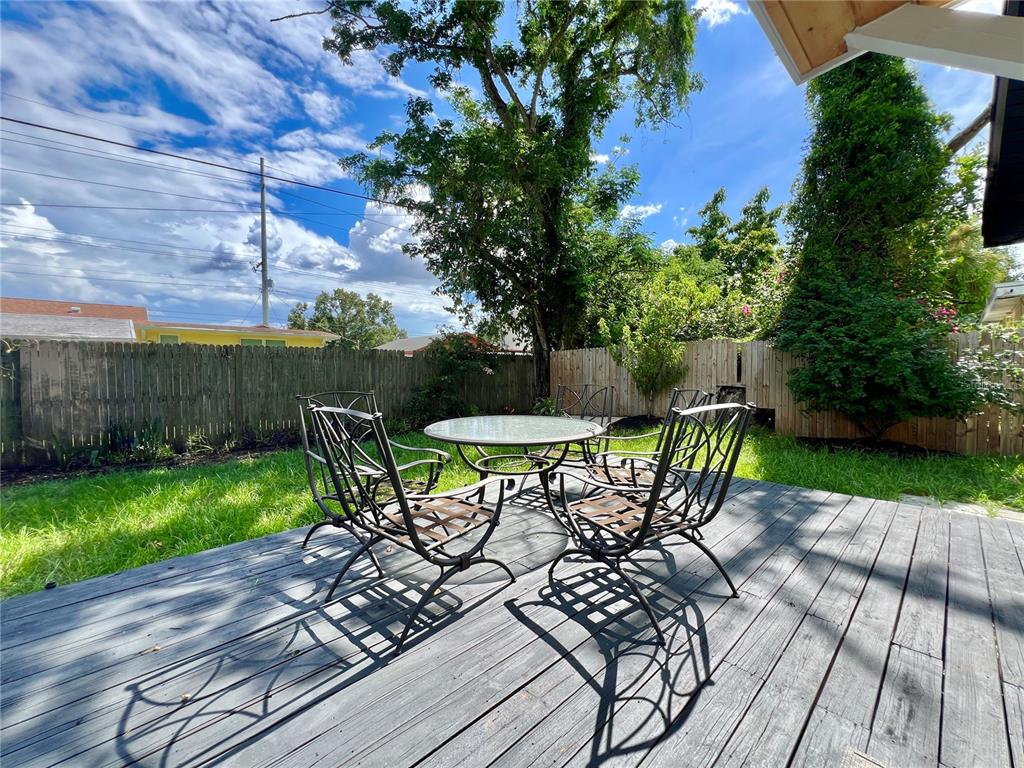 1716 West Nassau Street Tampa, FL 33607 - Photo 22 of 25 a table and chairs in the patio
