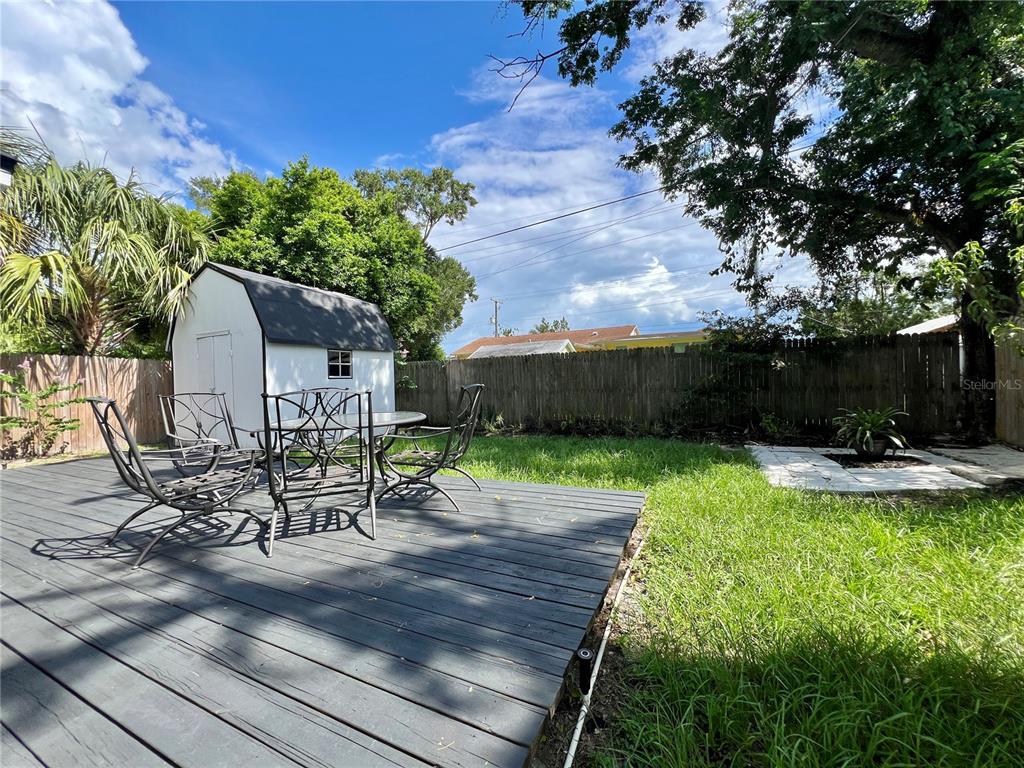 1716 West Nassau Street Tampa, FL 33607 - Photo 24 of 25 a view of a backyard with sitting area