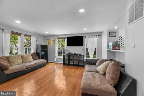 $425,000 | 8122 Woodward Street, Savage, MD 20763