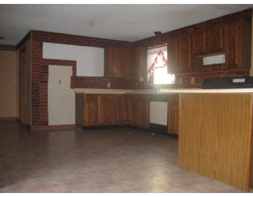 229 Gresham Street Springfield, MA 01119 - Photo 4 of 10 Gallery Image 4