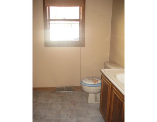 229 Gresham Street Springfield, MA 01119 - Photo 8 of 10 Gallery Image 8