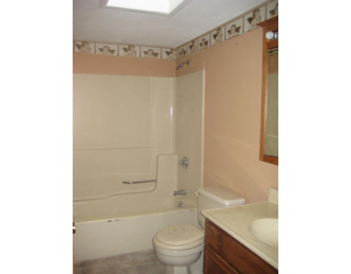 229 Gresham Street Springfield, MA 01119 - Photo 9 of 10 Gallery Image 9