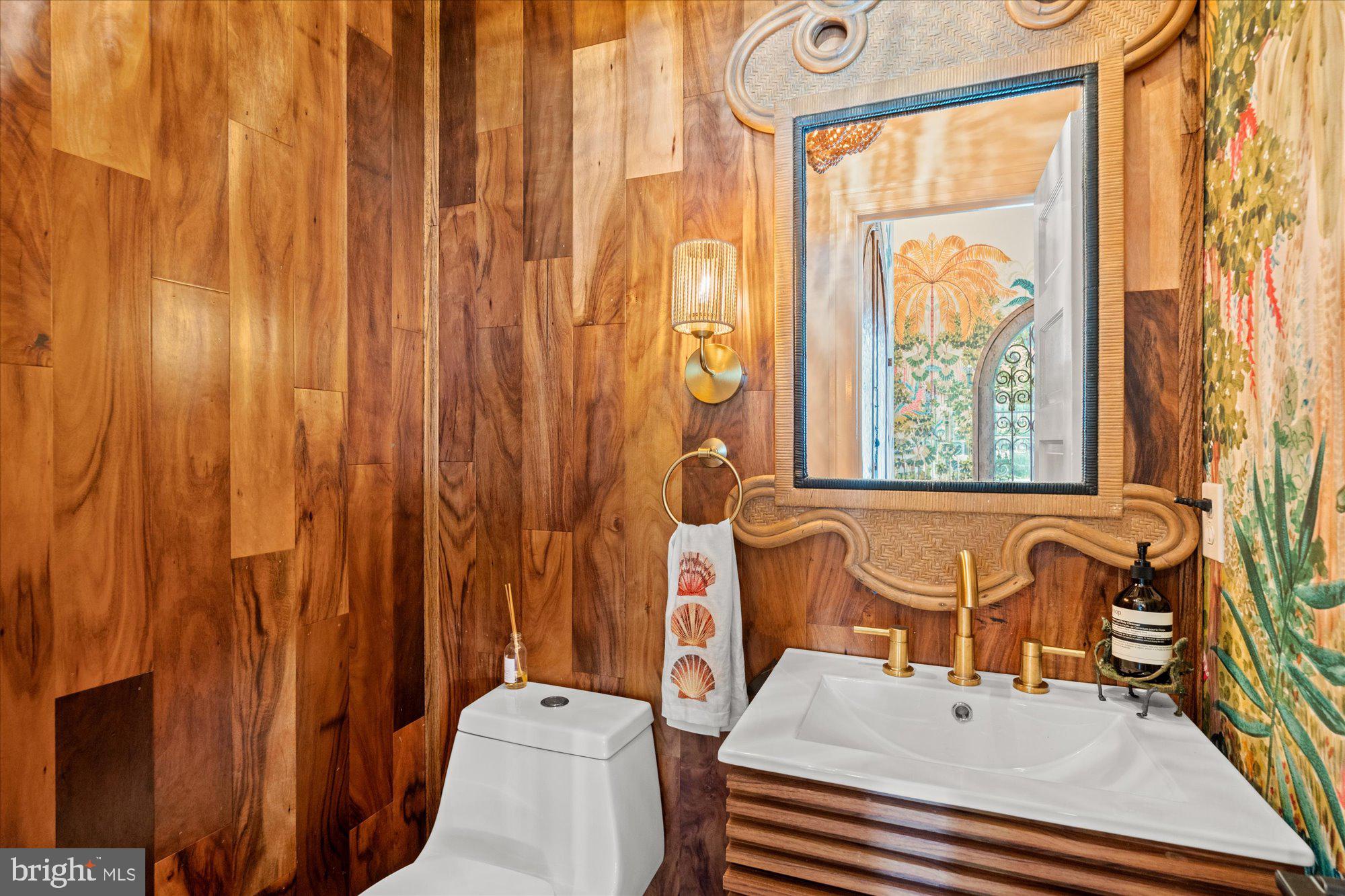 7838 Kent Road Alexandria, VA 22308 - Photo 7 of 47 Half bath on main level