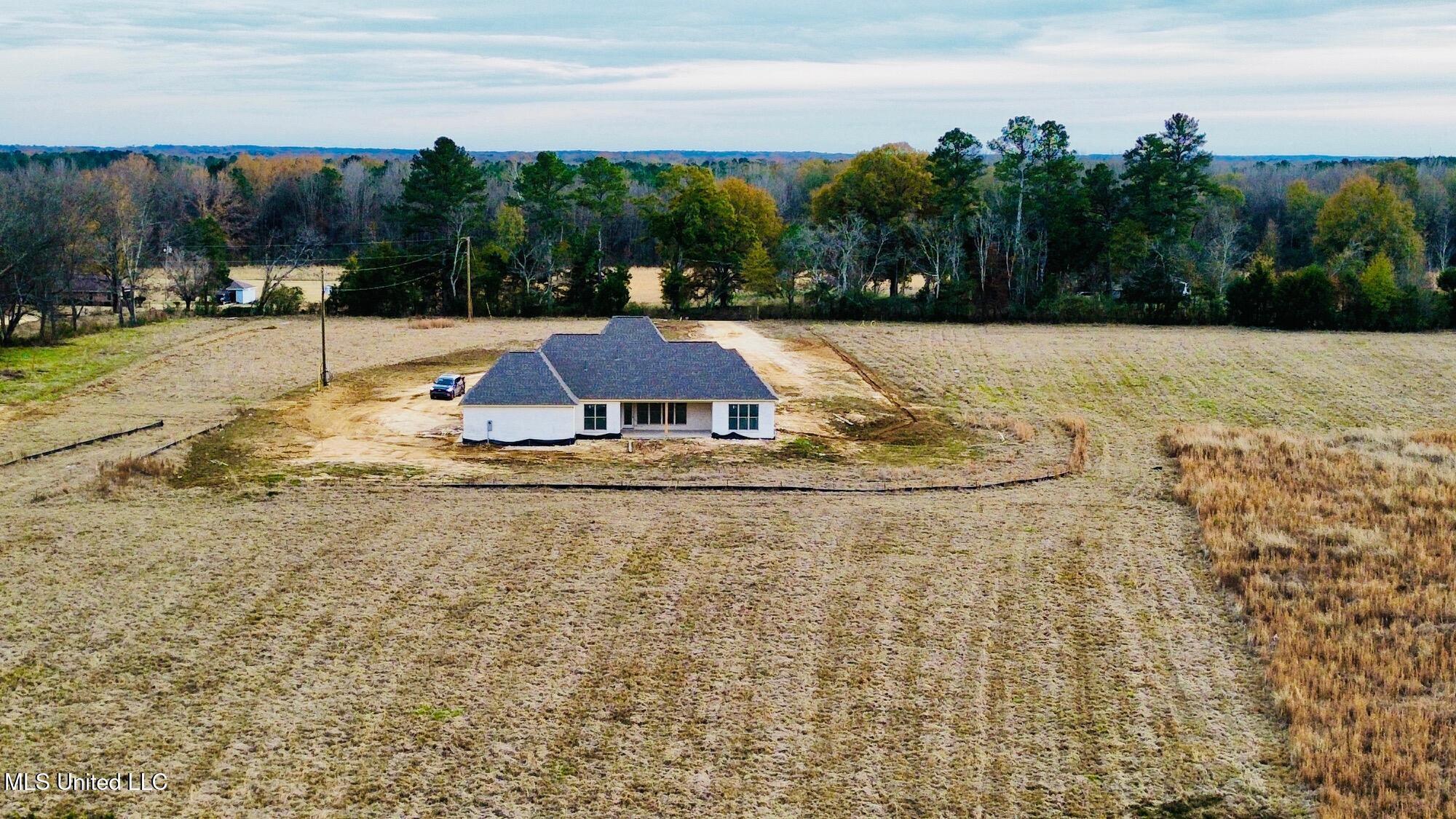 290 Robinson Road Canton, MS 39046 - Photo 6 of 17 dji_fly_20251216_105938_117_176601876892