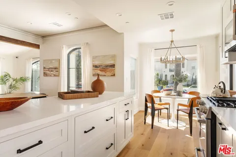 $1,800,000 | 3014 South Norton Avenue, Los Angeles, CA 90018