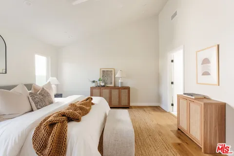 $1,800,000 | 3014 South Norton Avenue, Los Angeles, CA 90018