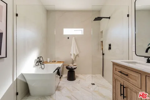 $1,800,000 | 3014 South Norton Avenue, Los Angeles, CA 90018