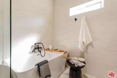 $1,800,000 | 3014 South Norton Avenue, Los Angeles, CA 90018