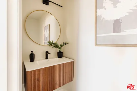 $1,800,000 | 3014 South Norton Avenue, Los Angeles, CA 90018